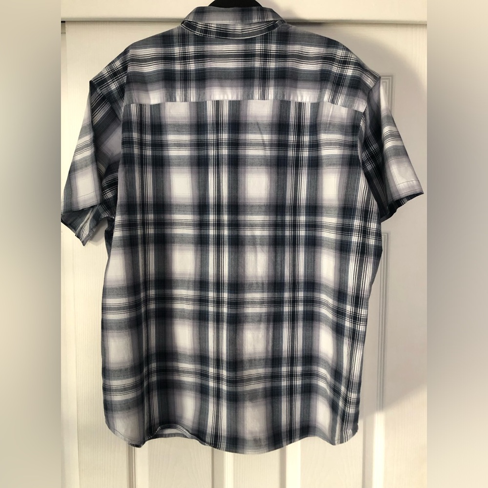 Columbia White and Blue Casual Button Down Shirt - Picture 2 of 5